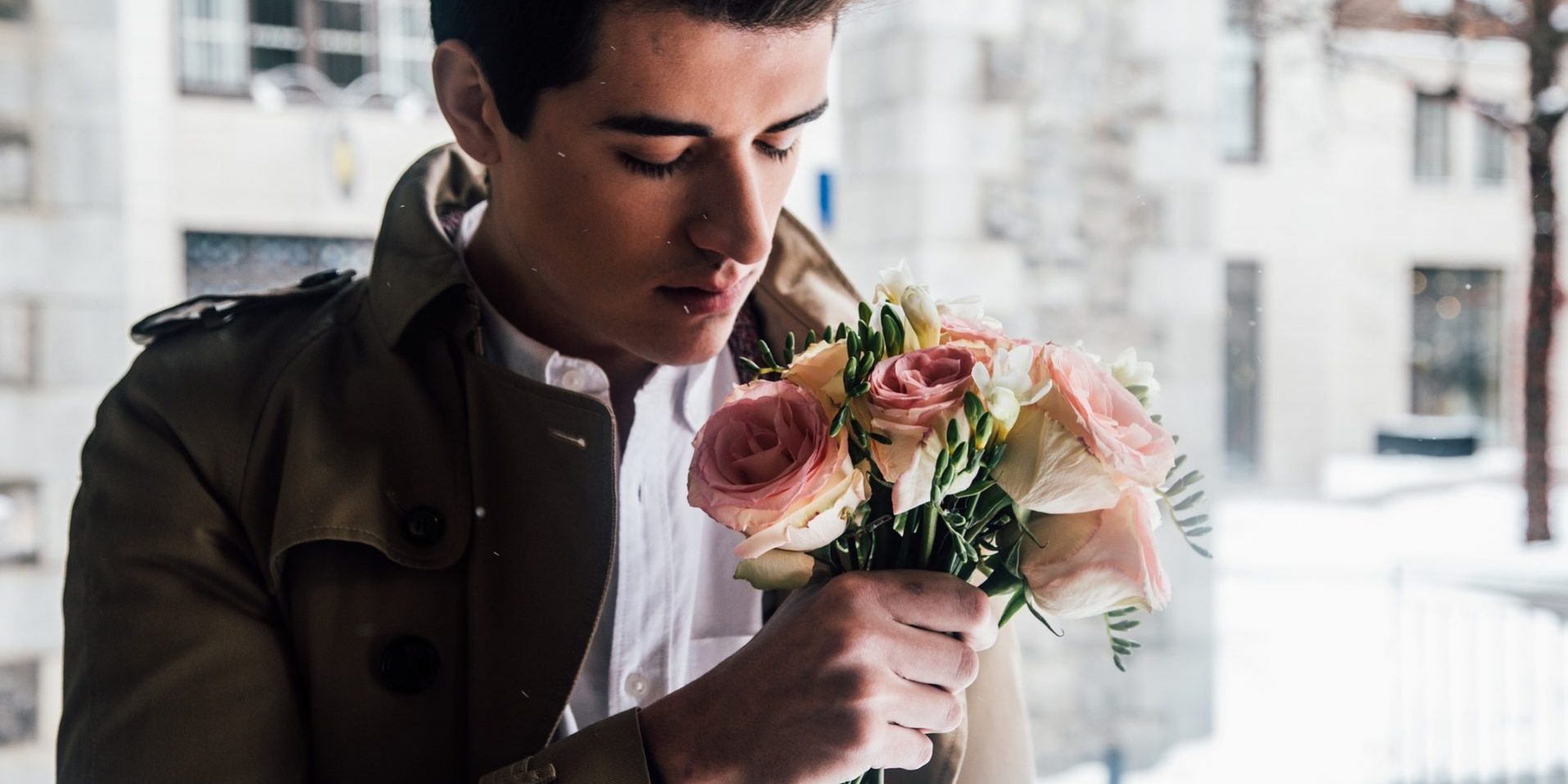 barbat, baiat, flori