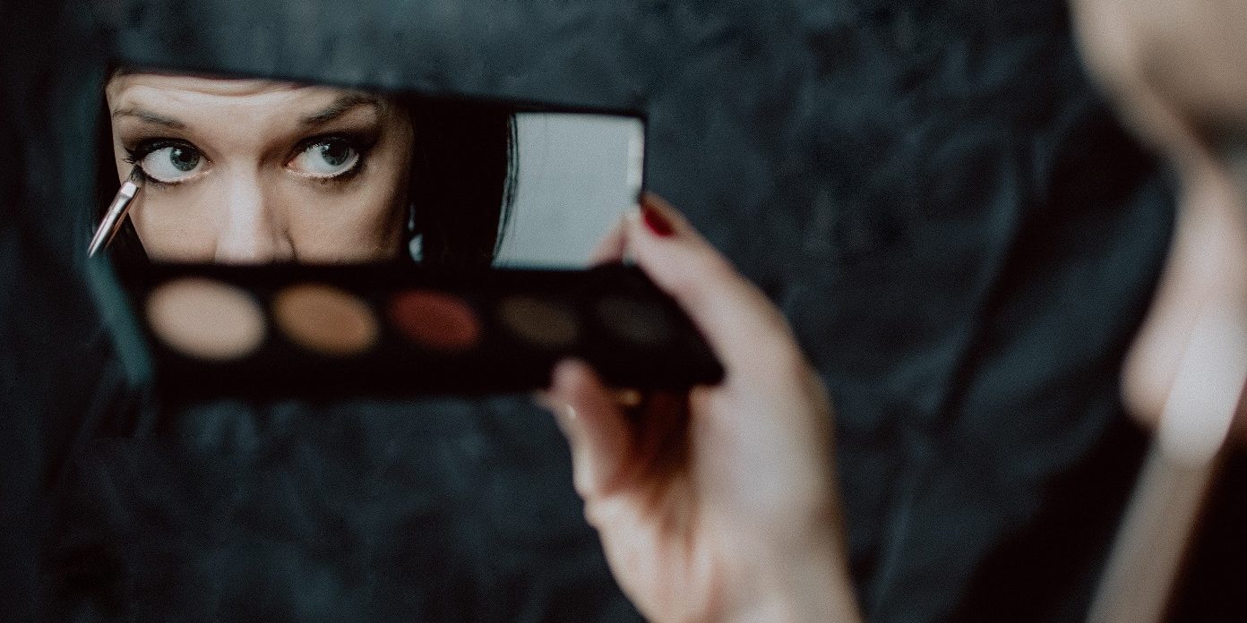 femeie, machiaj, culori, oglinda,