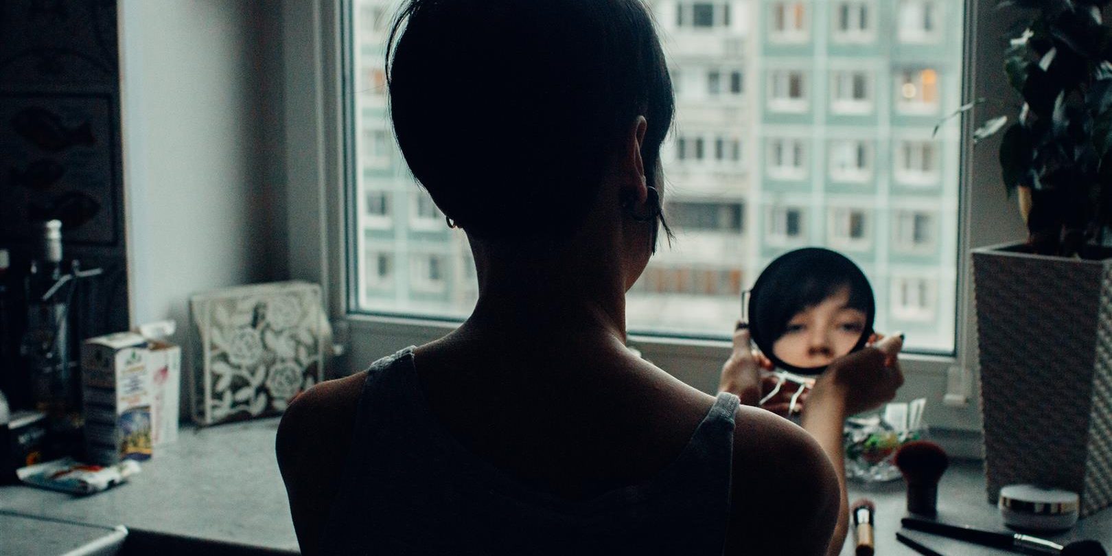 femeie oglinda, pungi ochi cearcane