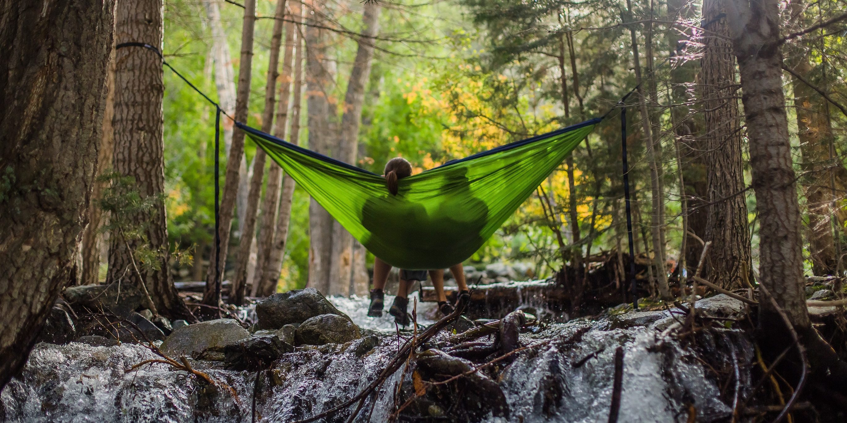 cuplu, hamac, padurestanci Un cuplu in hamac