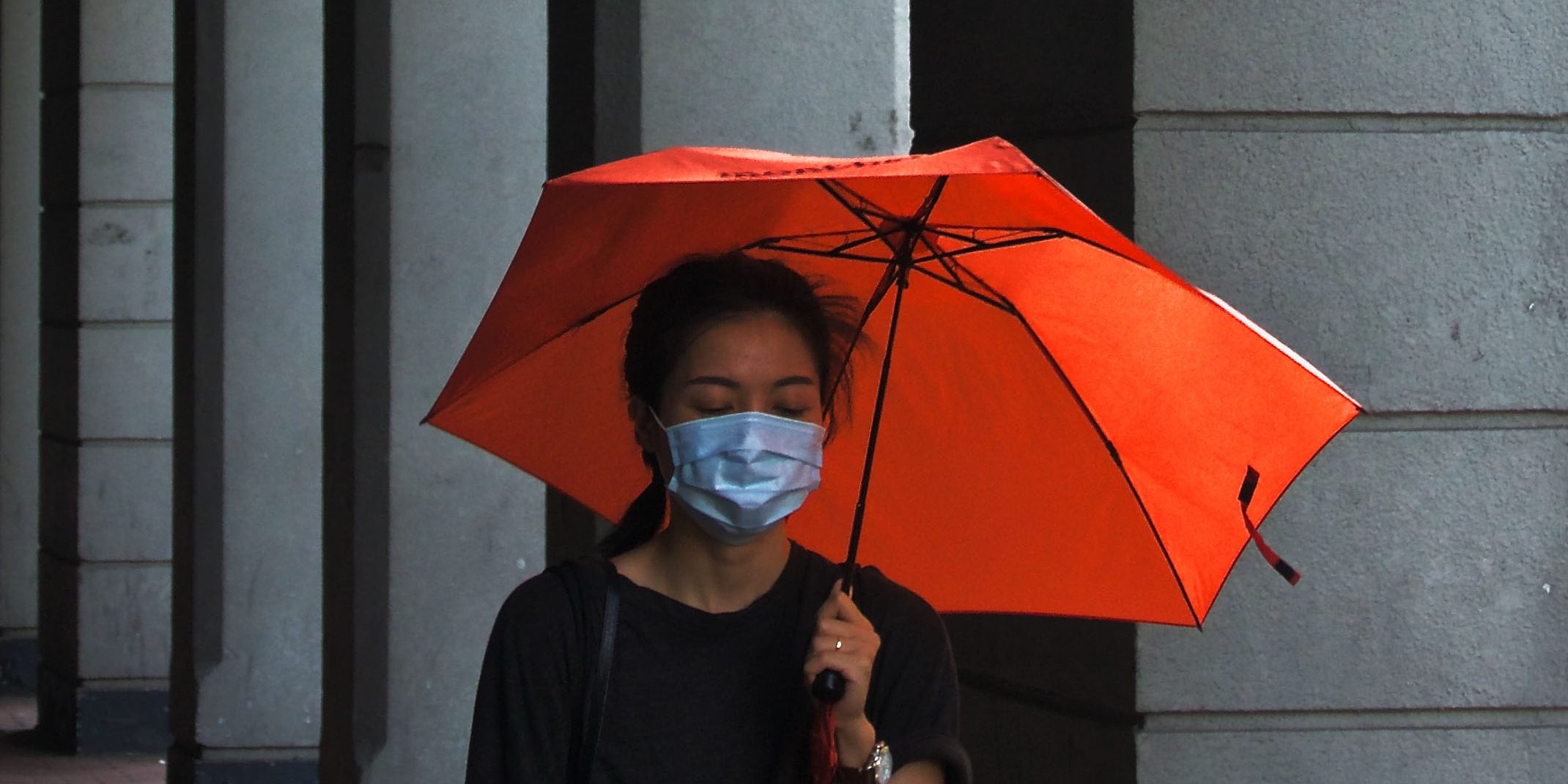 femeie, masca, umbrela