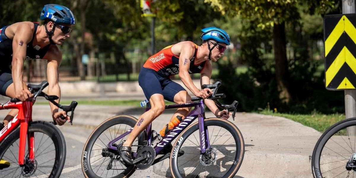 Carol-Popa-in-proba-de-bicicleta-la-un-concurs-international