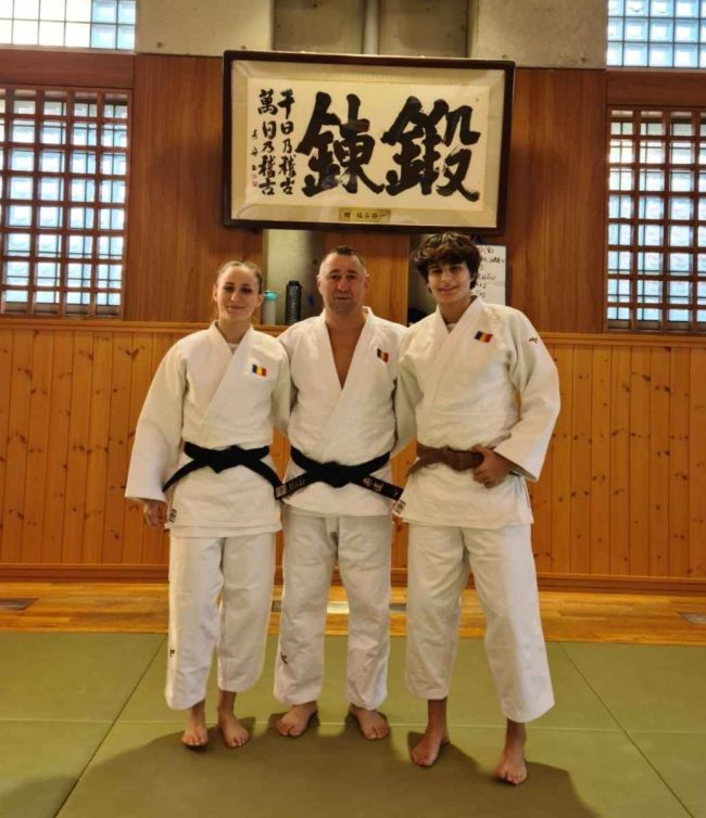 Adrian-Moldoveanu-in-Japonia-cu-sportivele