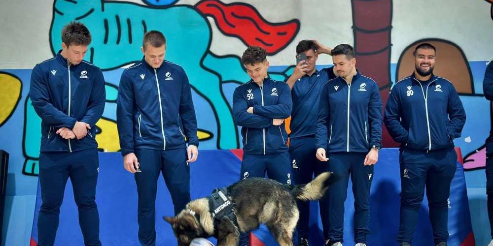 Balonul-l-a-cucerit-imediat-pe-Roy-Rugby-Romania