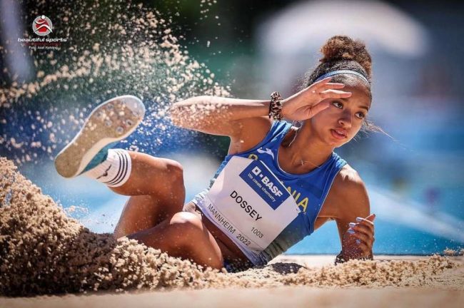 Jennifer-concureaza-in-proba-de-triplusalt