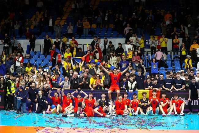 Nationala-Romaniei-si-fanii-Foto-Facebook-FRV