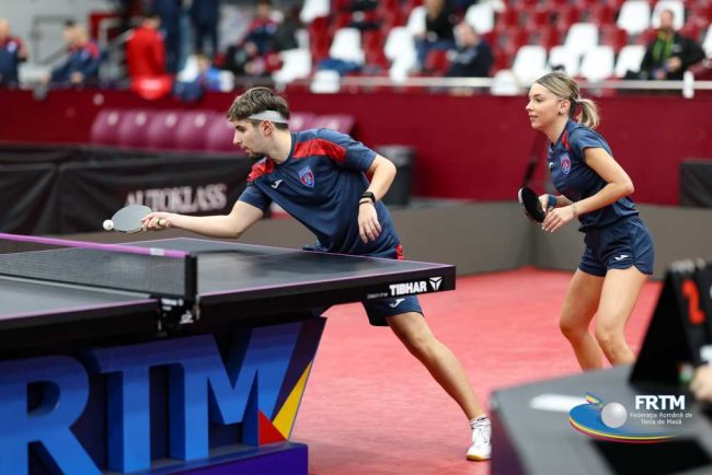 Bernadette-Szocs-si-Edi-Ionescu-in-timpul-meciului